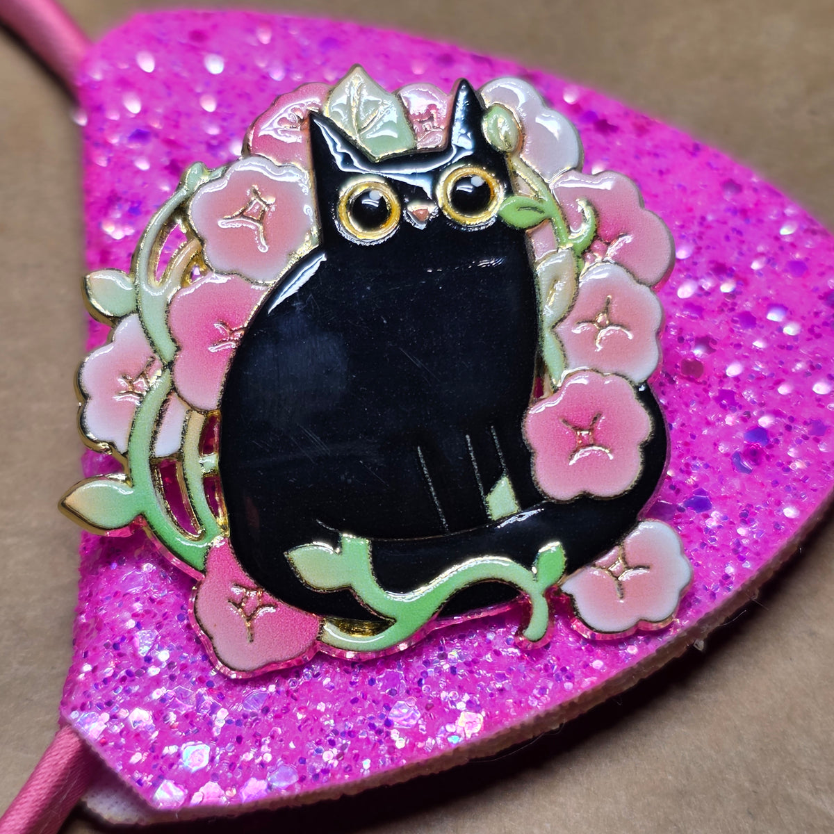 Pines de Metal | Black Cat Flowers