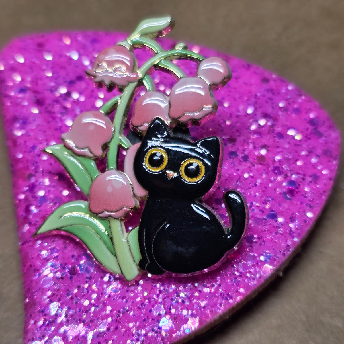 Pines de Metal | Black Cat Flowers